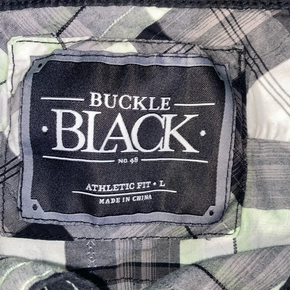 Buckle Black shirt. Mens large. Excellent condition.